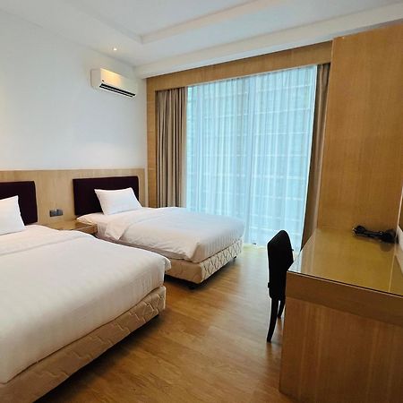 Imperial Grand Suite Apartment Kuching Exterior photo