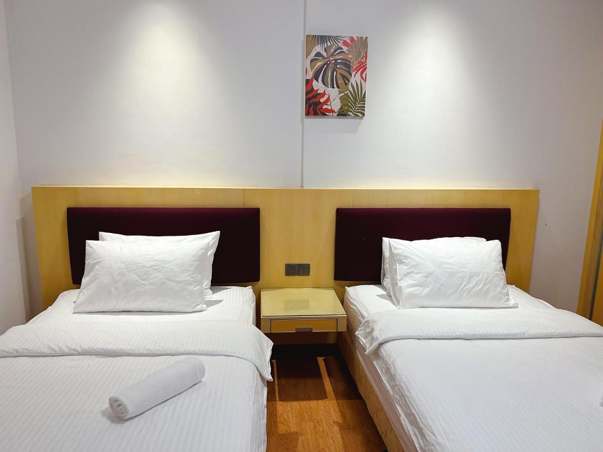 Imperial Grand Suite Apartment Kuching Exterior photo