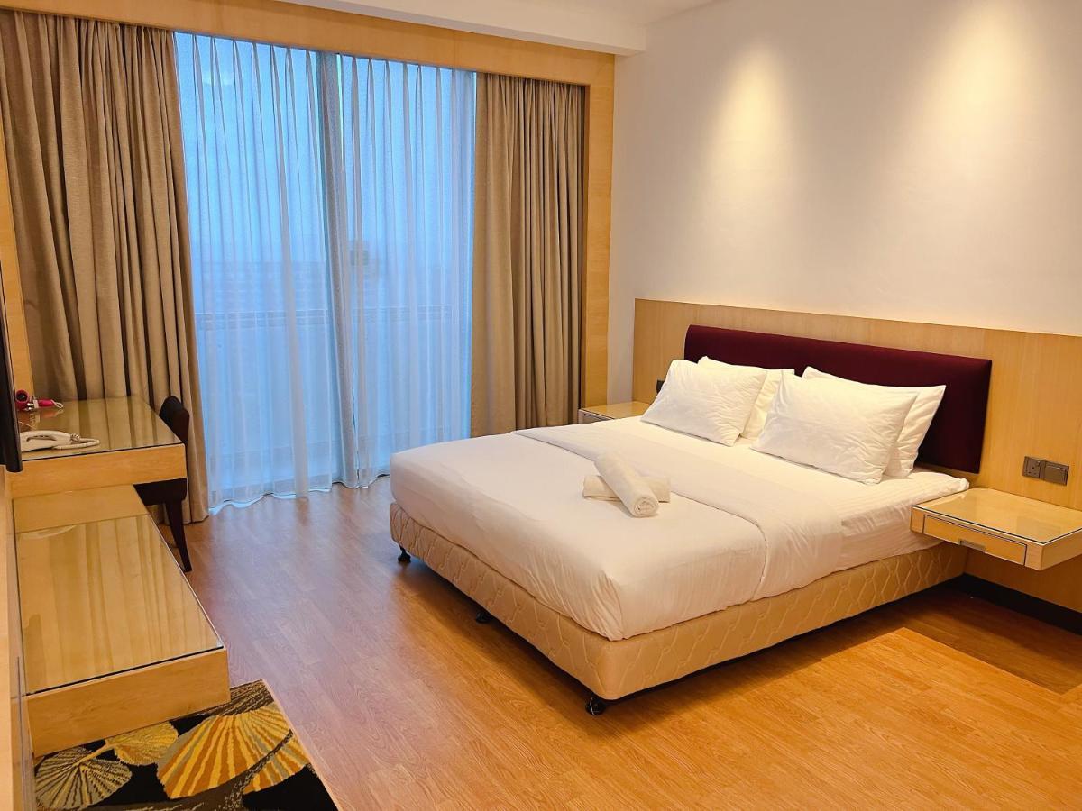Imperial Grand Suite Apartment Kuching Exterior photo