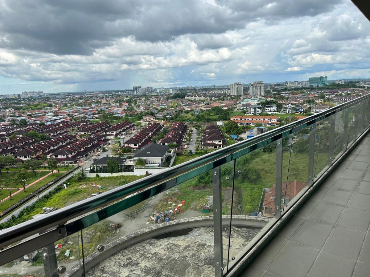 Imperial Grand Suite Apartment Kuching Exterior photo