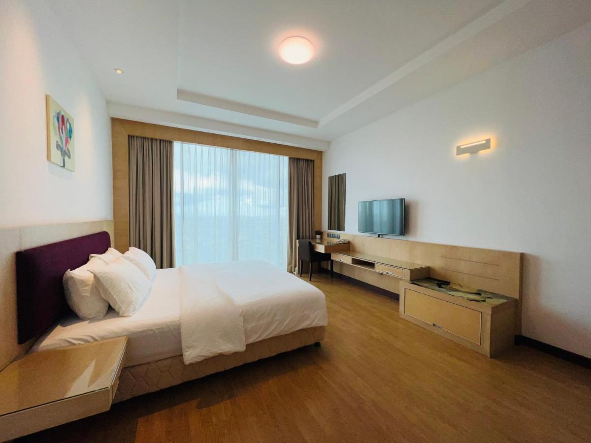 Imperial Grand Suite Apartment Kuching Exterior photo