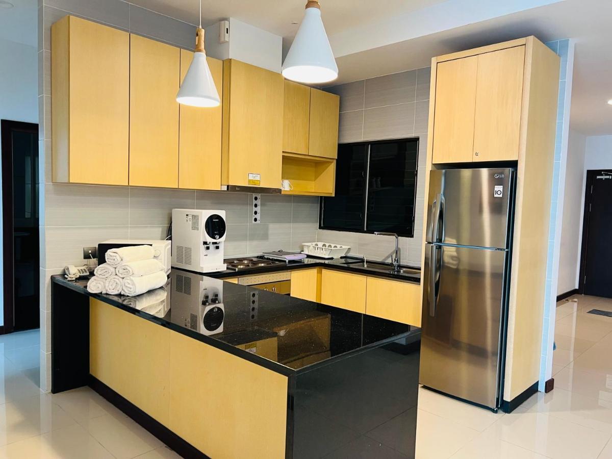 Imperial Grand Suite Apartment Kuching Exterior photo