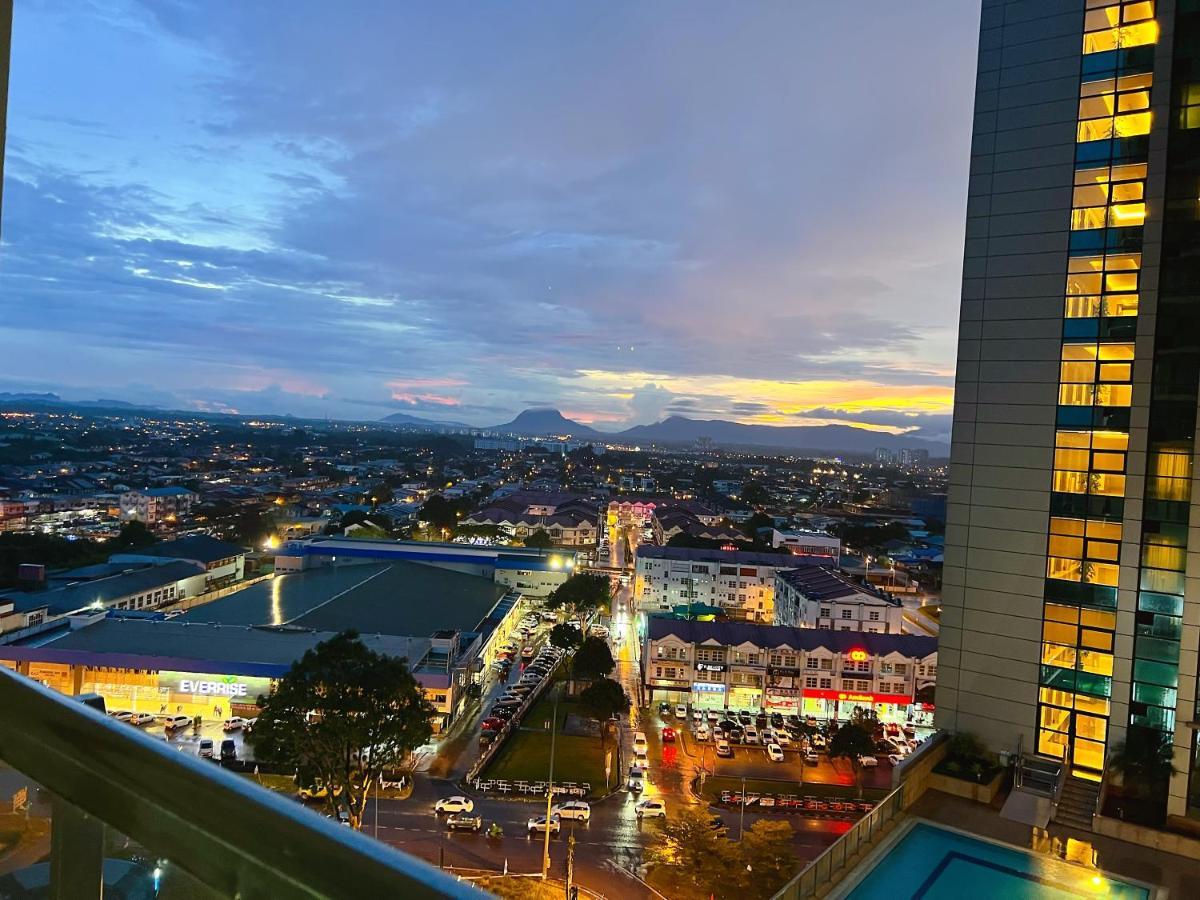 Imperial Grand Suite Apartment Kuching Exterior photo