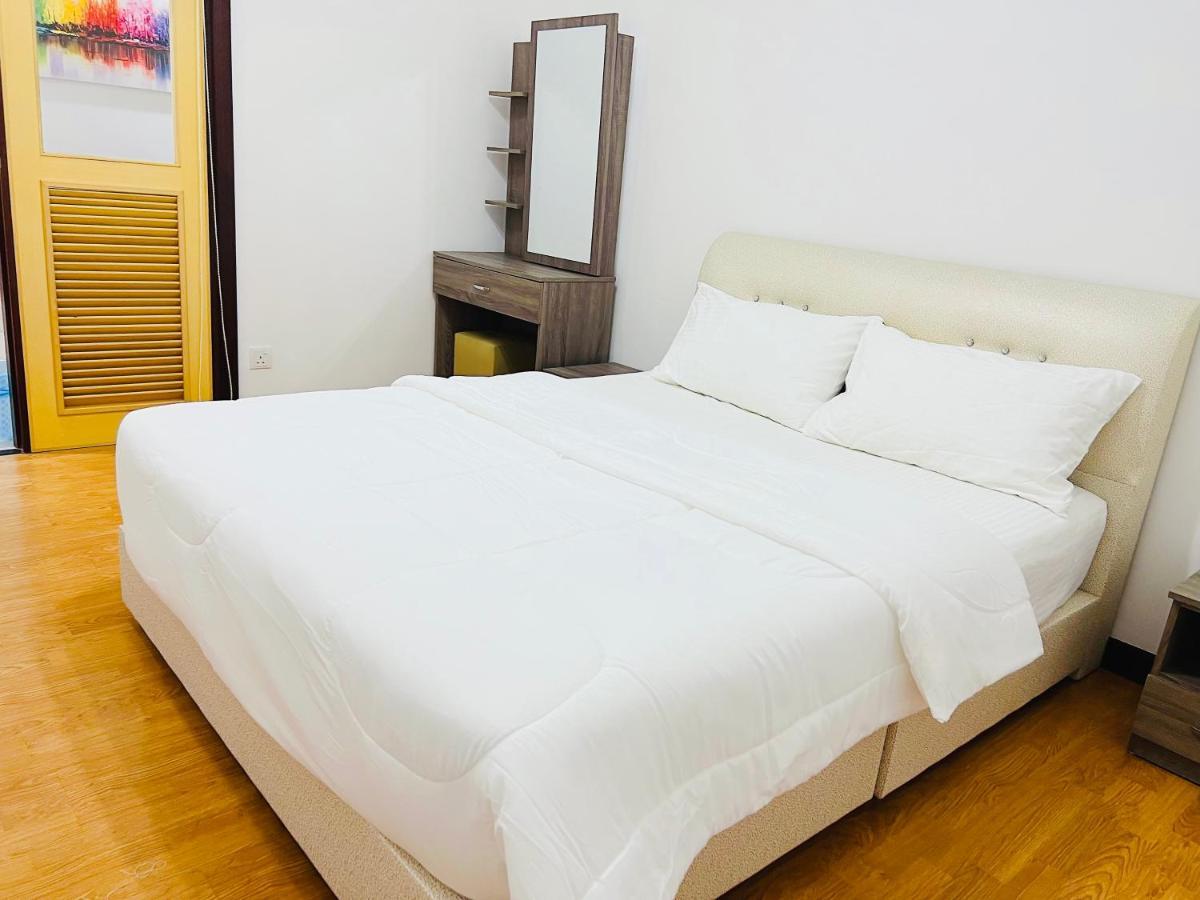 Imperial Grand Suite Apartment Kuching Exterior photo