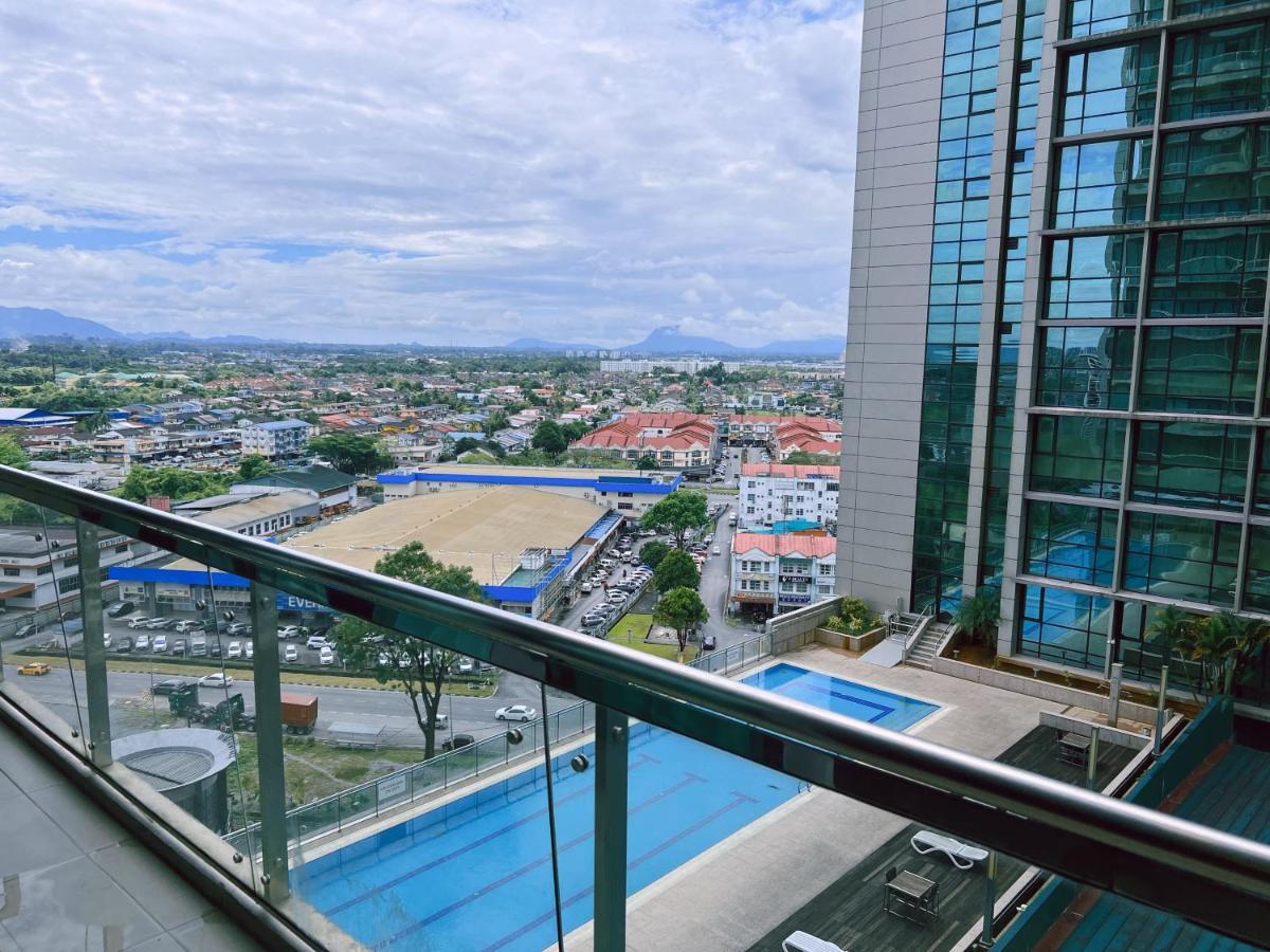 Imperial Grand Suite Apartment Kuching Exterior photo