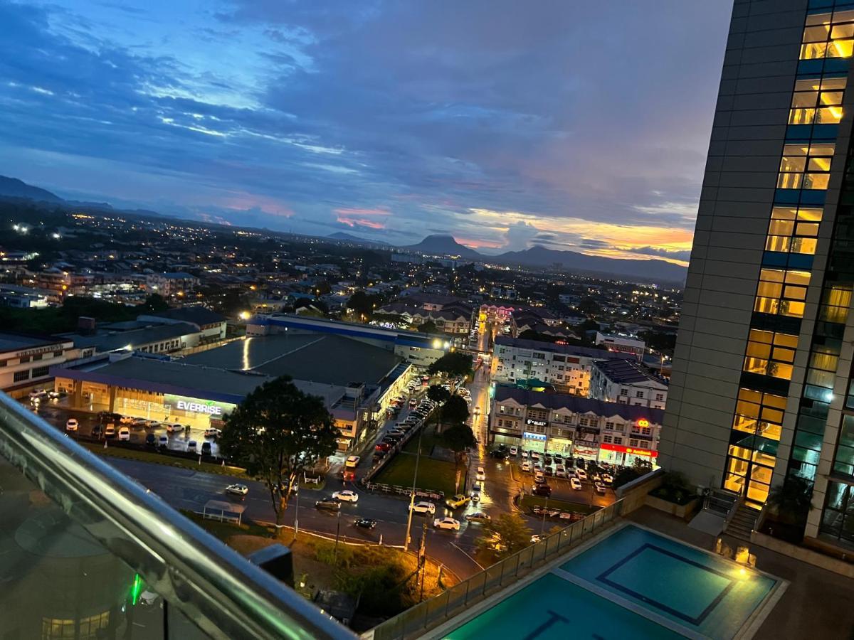 Imperial Grand Suite Apartment Kuching Exterior photo