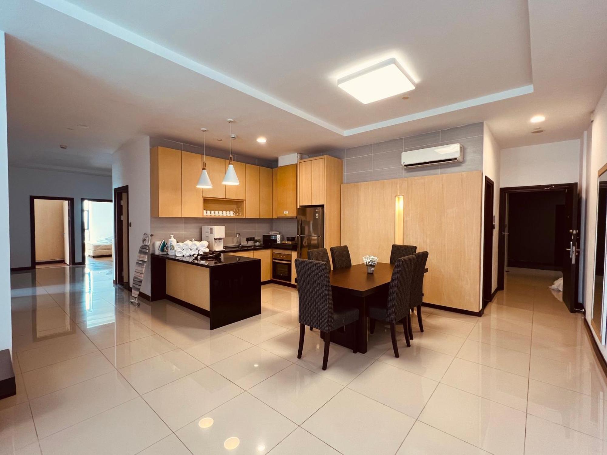 Imperial Grand Suite Apartment Kuching Exterior photo